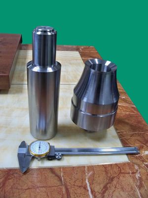 Núcleo de molde de alta tolerância e blocos de cavidades.