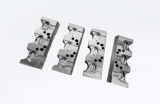 ASSAB Mold Steel Custom Não padrão núcleos com precisão de 0,005 mm para moldes de embalagem