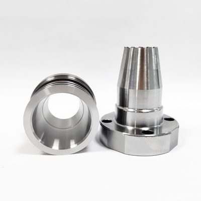 Núcleos de moldes virados por CNC. Ferramentas de precisão para moldes de tampas de garrafas de água mineral.