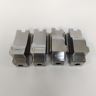 Peças de trituração do molde da inserção do núcleo do CNC com o corte do fio que processa para a injeção que utiliza ferramentas as peças dadas forma